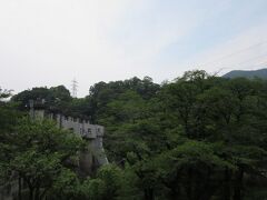神奈川県　5施設目　相模ダム（相模湖）
2017年6月29日に第2回ダムカード収集の旅として訪問

相模ダム
1947年（昭和22年）竣工の重力式コンクリートダム
高さ　 58.4m
全長　196.0m
ローラーゲート　5門
スルースゲート　1門