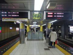 押上駅。都営地下鉄ホーム。
12時３９分発羽田空港行特快に乗車する。