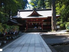 ８０７年に創建された神社。世界遺産にも登録されているようだ。
本殿も大きく立派な神社だった。