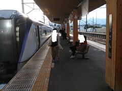 富士山駅。何とか間に合ったが乗り換え時間は２分ほどだった。このエリアのバスの乗車時は２０分くらいの余裕時間が欲しいところ。
日本百名山５５個目でようやく登頂した富士山。高山病になったが、天気にも恵まれ大成功の登山ができた。
引き続き体力と技術の許す範囲で百名山に挑戦していきたい。