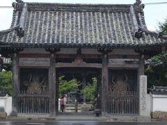 ８月１日(日)
天気予報がイマイチで、出かけようか迷っているうち・・
スタートが遅くなってしまい～正午前に、京都府亀岡市にある穴太寺の門前を通過しました。