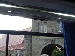 あ、この建物は、ニッカウヰスキー 余市蒸溜所です。ここも社員旅行で訪れたけど、1枚も写真がありませんでした。
https://www.nikka.com/distilleries/yoichi/

関連旅行記：『社員旅行で北海道　～意外に楽しい白い恋人パーク～』
https://4travel.jp/travelogue/10862962