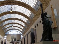 再訪ですがオルセー美術館へ。まずは入口にある自由の女神をカメラに収めました。主目的というわけでは無いですが、念の為、パリの自由の女神全制覇の写真証拠を残しました。