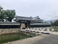なかなか来られなかった、国宝松本城。
初めて来ることができました。
