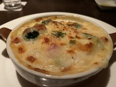 夕飯はホテル館内　カフェカリフォルニアで

メニューが限定されていて、アラカルト注文の選択肢がほとんどなかったのが残念。

宿泊した両日ともレストランの営業は通常どおりだったが、来店客も少ないためかメニューが限定的だった。
