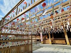 そして最後に訪れたのは富士市にある富知六所浅間神社です。
境内では七夕の風鈴祭りが延長される形で、涼やかな風鈴の音色が響き渡っていました。