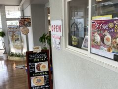 テラス席はペット可能ですが、ペットをキャリーバックから出すのはダメなので、