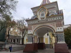 ニコライ二世凱旋門。最後のロシア皇帝ニコライ二世の訪問を記念して建てられたらしい。