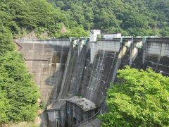 埼玉県　5施設目　二瀬ダム（秩父湖）
2017年7月10日に第3回ダムカード収集の旅として訪問

二瀬ダム
1961年（昭和36年）竣工の重力式アーチコンクリートダム
堤　高　 95.0m
堤頂長　288.5m
クレストゲート　　　　　4門
コンジェットゲート　　　2門
ハウエルバンガーバルブ　1門