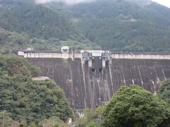 埼玉県　6施設目　下久保ダム（神流湖）
2017年10月17日に第11回ダムカード収集の旅として訪問

下久保ダム
1969年（昭和44年）竣工の重力式コンクリートダム
堤　高　129.0m
堤頂長　605.0m
ラジアルゲート　2門
テンダーゲート　2門