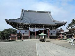 「池上本門寺」に到着。
1282年10月13日に、日蓮上人が61歳でこの地で亡くなったので、身延山久遠寺と共に、ここは日蓮宗大本山とされています。