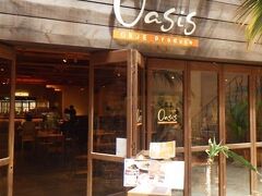 cafe Oasis
表通りからやけに奥まった場所にあるカフェ。