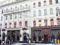 １軒目のカフェは老舗のこちら。どのガイドブックにも載ってるカフェ・ジェルボー。