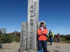 で、山頂

登山口から約２時間半
ウヒウヒしながら休憩入れてこれだから、かなりお手軽だ

当初の予定だった「天馬尾根」コースだと、休憩入れずに３時間強
これで途中でうひゃうひゃしてたら間違いなく３時間半強かかっただろうから、計画変更は正解だったかな