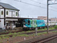 終点の新所原駅に着きました。

台風の影響で天候が良くないのとラッピング列車のため
車窓が良く見えませんでした。
出発が朝早かった事もあり、車内では寝て過ごしました。

