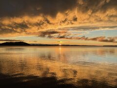 ★おまけ★

18日宿泊は、サロマ湖畔にある「サロマ湖鶴雅リゾート」

大好きな鶴雅リゾートのホテルということもありますが、ここはサロマ湖に沈む夕陽が絶景で有名なホテルです。

午後3時ころまで、大雨でずぶ濡れ。
夕陽は諦めていたところ、３時ころお風呂に入っている頃から晴れ始め、期待感がアップ。