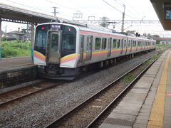 16時50分。新潟から1時間7分で坂町へ。
ここから米坂線に乗り換える。
仙台から日本海側へは３つのルートがある。

朝乗って来た、東北線、磐越西線ルート。
いまから乗る、米坂線、奥羽線、仙山線ルート。
あとは陸羽東線、西線ルート。

どのルートも車窓が変化に富んでおすすめです。