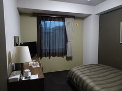 台風の影響で天気の悪い土曜日は移動日に充てて糸魚川で前泊。1泊7615円。