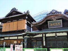 道後温泉本館　改装中のため入館できませんでした。