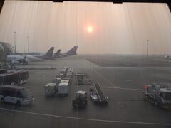 朝のスワンナプーム空港。