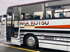 今日は、奈良交通観光バスCコースを利用して、法隆寺、薬師寺、唐招提寺などを巡ります。
どれも交通アクセスが悪いので、観光バスにしました。

あいにくの雨となり、さらに観光バスで良かったなぁ。と思いました。