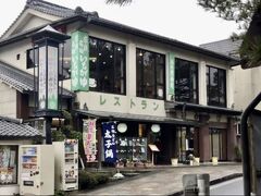 冨之里は、法隆寺の真ん前のお店です。奈良交通観光バスCコース。法隆寺参拝、見学の後のお昼ご飯が、ここでした。
