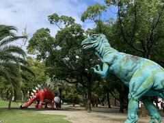 中に、自然史博物館があります。
恐竜のオブジェがたくさんある広場もあり、子どもに人気です＾＾

ここだけではないですが、全体的に植物も多く自然がいっぱいなので蚊も多く
めちゃくちゃ刺されましたので、虫よけスプレーがあると安心です。