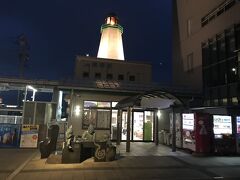 境駅入口には、漫画を執筆中の水木しげると見守る妖怪の銅像がお出迎え。