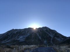 日の出。丁度立山から出てきました。