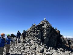5分ほどでした…

11時54分、奥穂高岳に到着。
標高3190ｍ。国内第三位の高峰です。