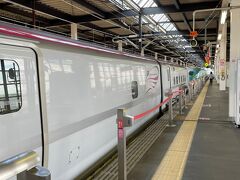 前日は花巻温泉の佳松園に泊まり、翌朝新花巻駅からまずは盛岡へ新幹線で向かいます。