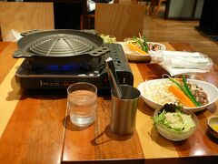 夕飯は・・ジンギスカン・・今回は王道？松尾のジンギスカンを食します
肉にたれがついていておいしかった・・

新千歳空港内・・しまっているお店が多かったが開いていても２０時迄
ラストオーダーは１９時３０分・・でした