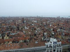 ヴェネチア　塔からの町並み　右下は時計塔