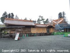 阿蘇神社

駅から徒歩で行きました。
境内では熊本地震で全壊した拝殿の再建が進んでいるところでした。(７月に完了)
楼門は修理中でプレハブに覆われている状態でした。


阿蘇神社：https://ja.wikipedia.org/wiki/%E9%98%BF%E8%98%87%E7%A5%9E%E7%A4%BE
再建状況：http://asojinja.or.jp/wp-content/uploads/2021/07/4e74b0f9514c61611772ba0e2bba39a9-1.pdf