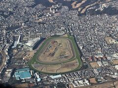 阪神競馬場上空です。

いつも微妙にコースが違うので景色が毎回楽しみです。

当日はお天気がとてもよかったのでとてもよく見れました。