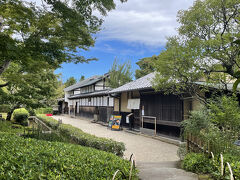 建物をでて外へ。

花の茶屋と二條新町 そばの坊