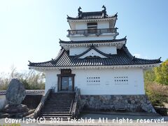 杵築城

天守台跡に建てられた三層の模擬天守です。
中は資料館と展望所になっています。


杵築城：https://ja.wikipedia.org/wiki/%E6%9D%B5%E7%AF%89%E5%9F%8E