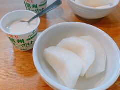 9/13(月)おはようございます
ぐっすり眠って朝日で目が覚める健康的な１日の始まりです
朝食はツルヤオリジナルの信州ヨーグルトと梨
どちらも美味しくて幸せです
