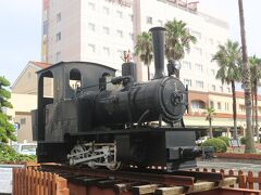 宿泊したホテルで無料のレンタサイクルを借りて、宇和島駅からスタート。
宇和島駅前には大正３年・宇和島で初めて走った機関車（コッペル社製９．６６ｔ　ケ２２０）が置いてありました。
当時の人々は初めて見た機関車にどんなに驚いたことでしょう。