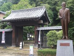 宇和島城の長屋門とは逆の場所にある上り立門には児島惟謙の銅像がありました。