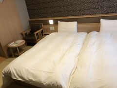 ハリウッドルーム？お部屋お任せでここになりました
bookingコムで2人で8000円切りました(入湯税2人で300円込み)素泊まり