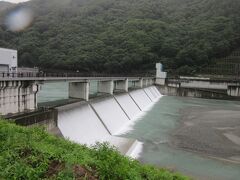 長野県　31施設目　美和ダム（再）（長谷湖）
2018年9月4日に第26回ダムカード収集の旅として訪問

三峰堰（美和ダム再開発）
2023年竣工予定の再開発事業の一環の分派堰
堤　高　 20.5m
堤頂長　244.5m