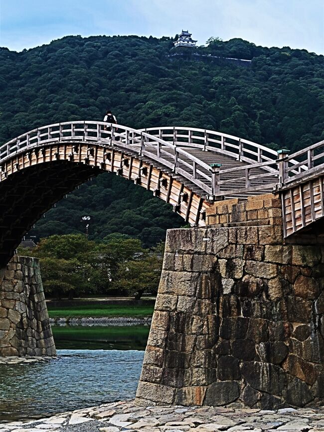 山口/岩国-2 錦帯橋 a 五連の木造アーチ橋 全長193.3m ☆橋脚の 山口/岩国-2 錦帯橋 a 五連の木造アーチ橋 全長193.3m ☆橋脚の