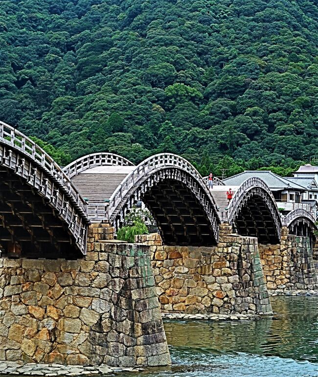 山口/岩国-2 錦帯橋 a 五連の木造アーチ橋 全長193.3m ☆橋脚の石垣