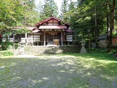 こちらが拝殿．小さな神社です．