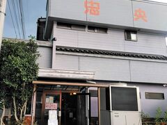 13:45　「忠央食堂」
焼き肉店ですが、『カルビラーメン』が人気とネットに書かれていたので、楽しみにやってきました。
でも、「準備中」の札がかっていて、閉まっていました。定休日は火曜日のはずだし･･･　
後日調べたら、お昼の営業時間は11:30～13：30だったんです。あと、15分だったのか･･･　ダムカードをもらう前にこちらに来れば間に合ったのかな?