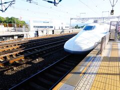 小田原駅から新幹線に乗ります。