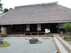 続いて古民家の中に民具が展示されている「瀬戸屋敷」へ。