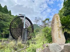 池から少しくだって世界一郷水車に寄りました

日本一は他にあり、当然世界一ではないと思います

できた当初は日本一だったのかもね

まあ 水車は黙って眺めましょう
