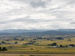 途中、喜多方市の恋人坂へ。
この場所から見る田園風景。
夕焼けも素敵なのですが、天気悪しです。